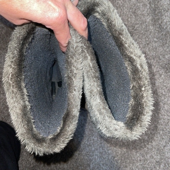 Guess Women's Grey Boots - Picture 7 of 7